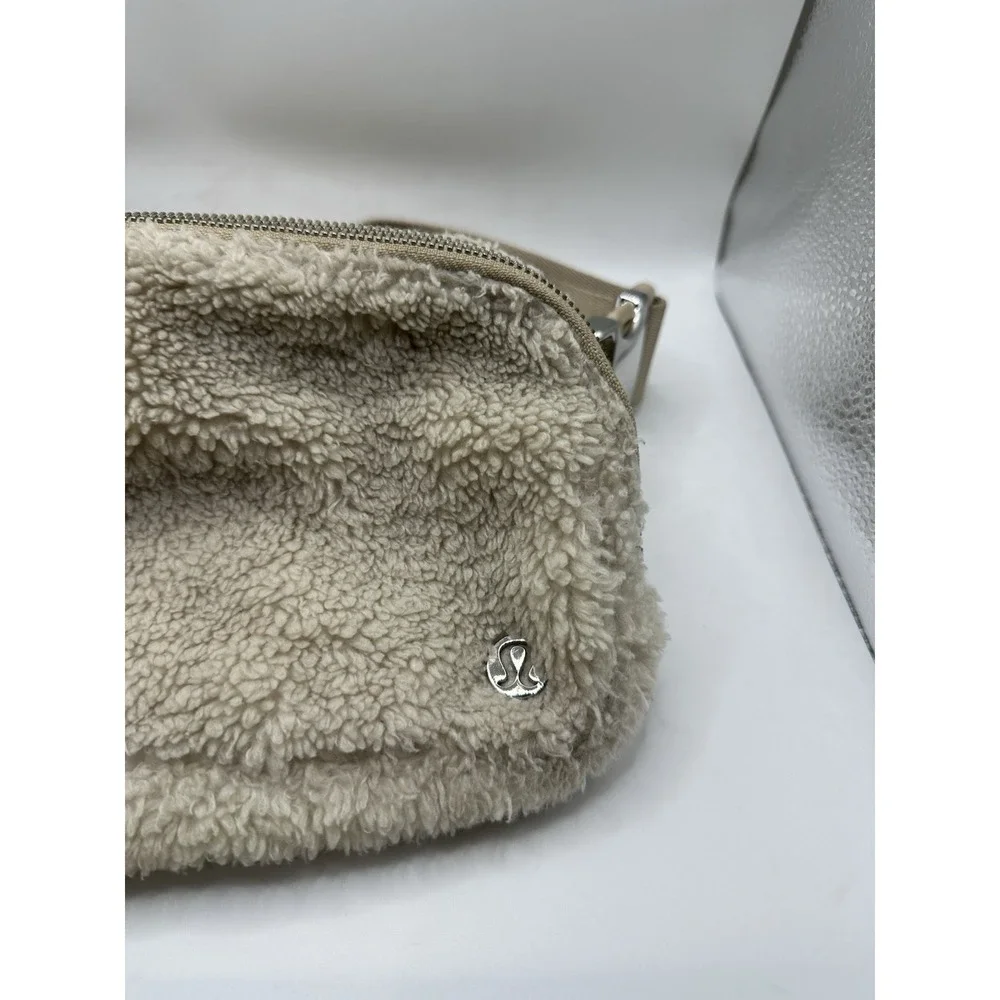 lululemon Everywhere Belt Bag Cream Sherpa Fleece